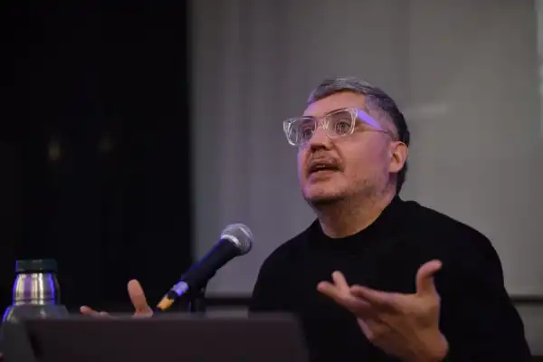 Darío Sandrone, sobre el vínculo entre IA y pensamiento: “¿Para qué escribir si una máquina puede hacerlo por nosotros?”
