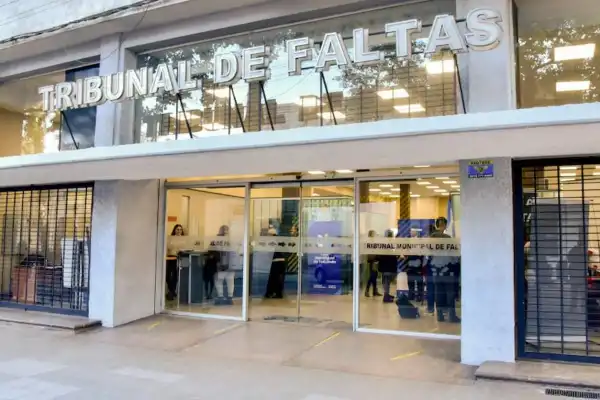 Jueces de Faltas piden saber cuánto cobran los secretarios para equiparar sus sueldos y la Municipalidad pidió preservar los datos
