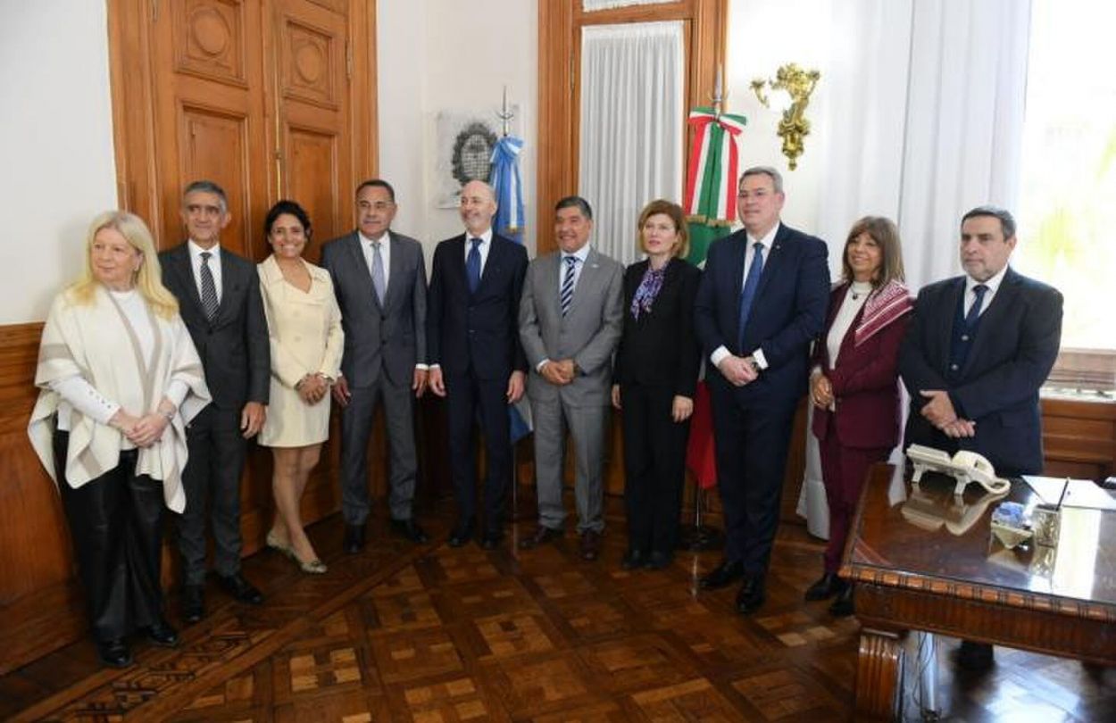 Piden que Medina Ruiz intervenga ante los problemas de aguas servidas en barrios de la Capital