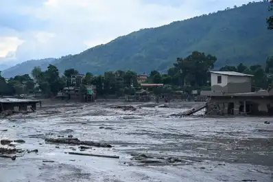 Inundaciones causan deslaves en Nepal y dejan al menos 160 muertos