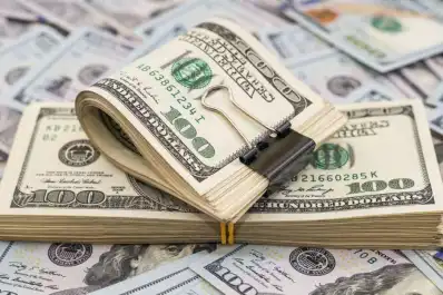 Mal día para el dólar, los títulos argentinos y el riesgo país
