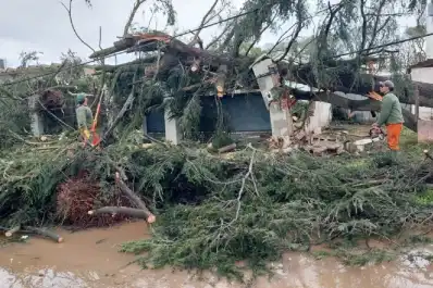 Santa Fe: por un impresionante temporal de granizo y viento, hubo voladura de techos por las potentes ráfagas