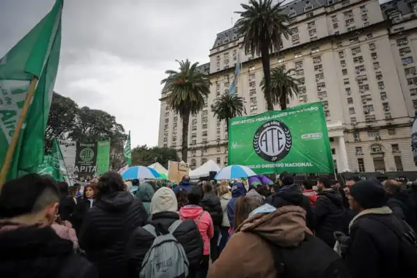 ATE realizó un paro del personal civil de las Fuerzas Armadas y advirtió que profundizará las medidas