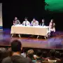 Discusión, reproches y una aparición a último momento: cinco jóvenes protagonizaron un debate político en el Rosita Ávila