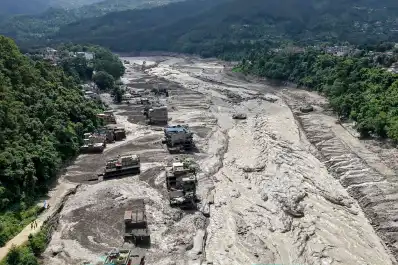 Ya son casi 400 los muertos por deslaves en Nepal y Tibet