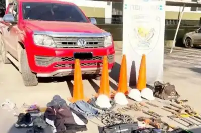 Un policía custodiaba el millonario robo de cables en Barrio Sur: cayeron tras simular una obra pública