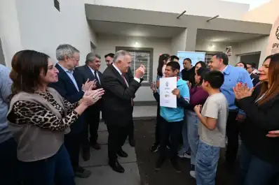 Jaldo entregó 24 viviendas en Monteros