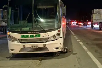 Una adolescente de 17 años murió tras un grave accidente entre una moto y un colectivo en Famaillá