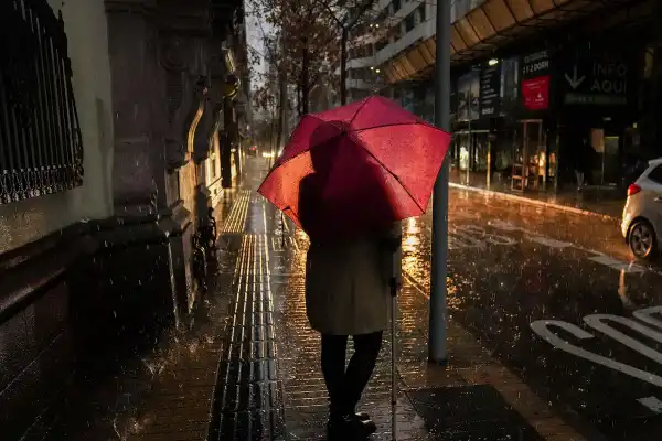 Hay alerta amarilla y naranja por tormentas, nevadas y vientos para este lunes 31 de agosto: las provincias afectadas