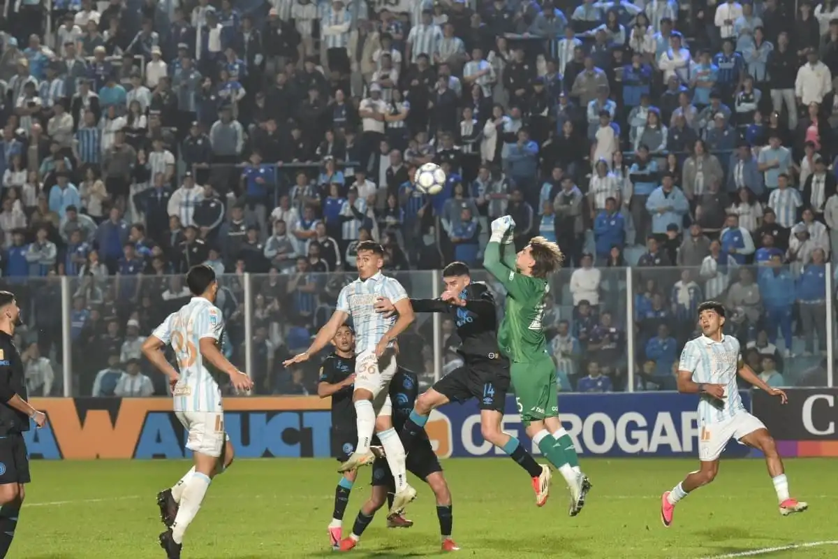 65' El partido sigue 0 a 0