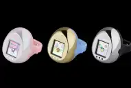 El Tamagotchi vuelve a sorprender: ahora se lo puede llevar puesto como un anillo