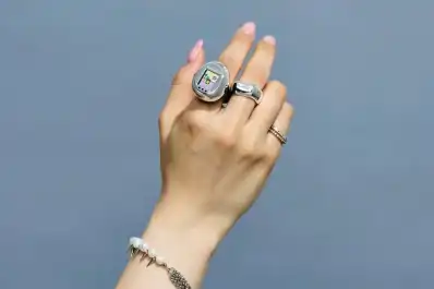 El Tamagotchi vuelve a sorprender: ahora se lo puede llevar puesto como un anillo