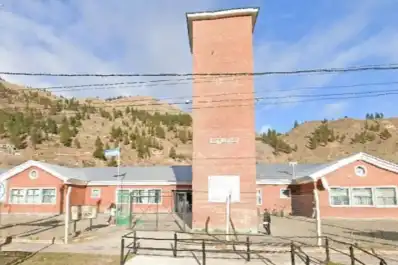 Amenaza de muerte en una escuela: una profesora encontró un escalofriante mensaje en el baño