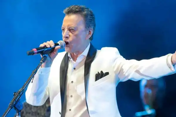 Palito Ortega vuelve a ser ese “Muchacho que vas cantando”