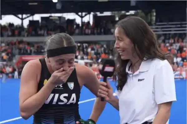 La China Cosentino y Juli Jankunas, campeonas del mundo, a pura emoción tras la victoria de la final