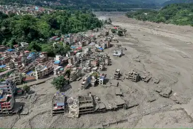 Tragedia en Nepal: la riada dejó 804 muertos y un nuevo deslizamiento de tierra amenaza a los rescatistas