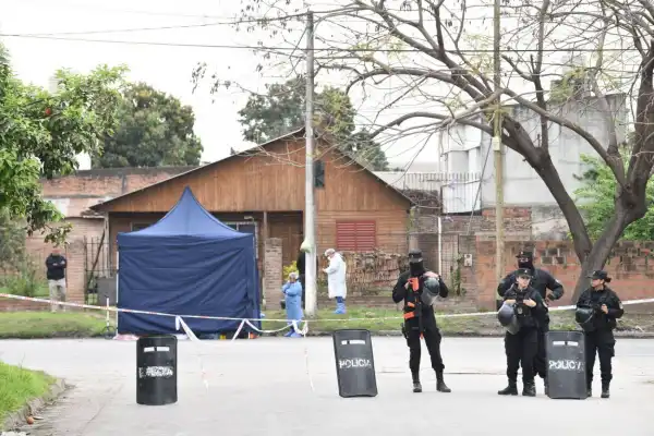 Crimen en la zona sur de la Capital: lo ejecutaron a quemarropa para robarle la moto