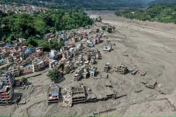 Tragedia en Nepal: la riada dejó 804 muertos y un nuevo deslizamiento de tierra amenaza a los rescatistas