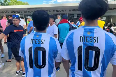 ¿Puede la AFA retirar la camiseta 10 de Lionel Messi en la Selección?