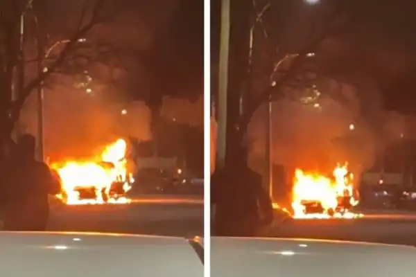 Se incendió una camioneta en barrio Congreso: el fuego la consumió por completo