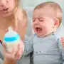 Ya tomó la mamadera y sigue llorando: qué está tratando de decirte tu bebé