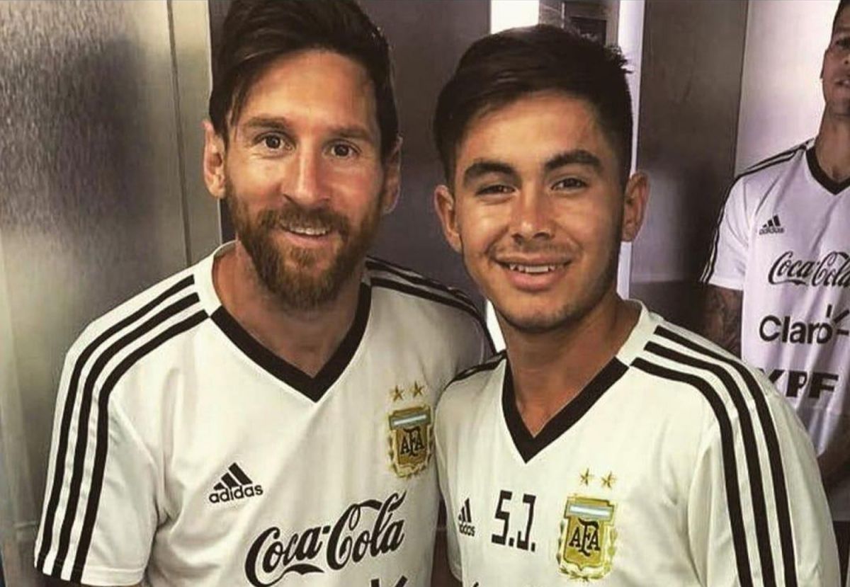 Braian Galván posa junto a su ídolo.