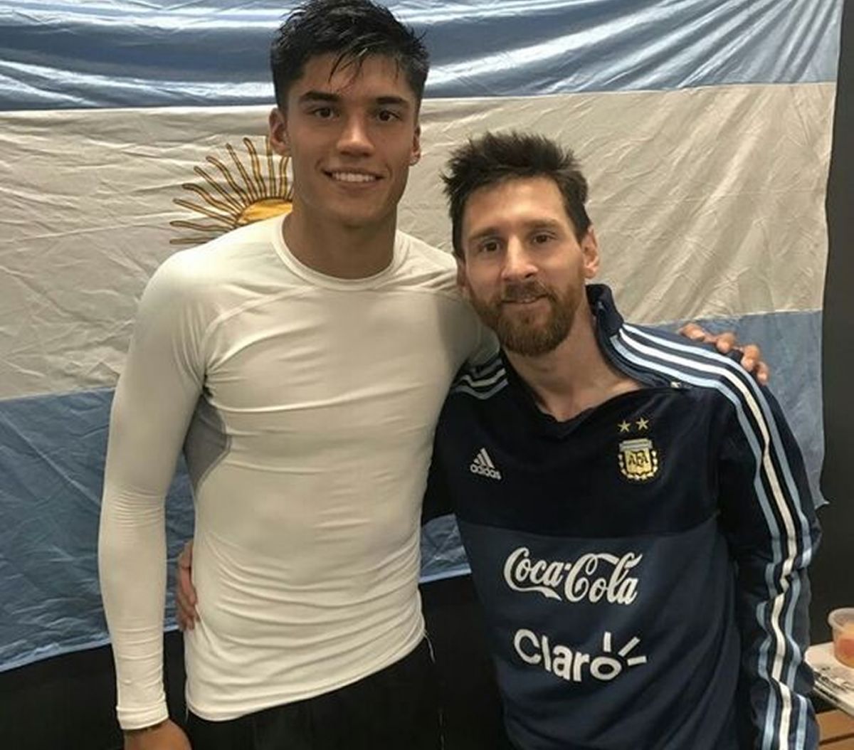 Joaquín Correa junto a Lionel Messi.