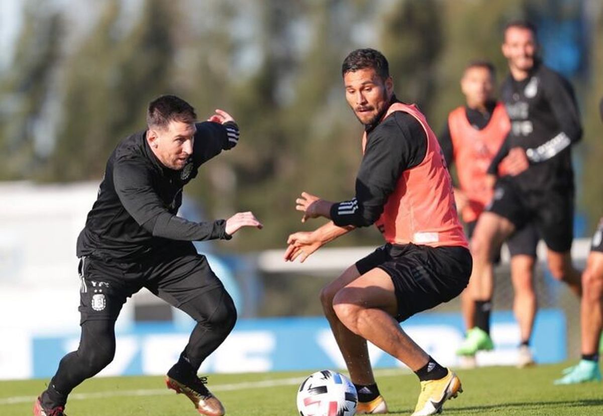Palomino fue convocado a la Selección en mayo de 2021.
