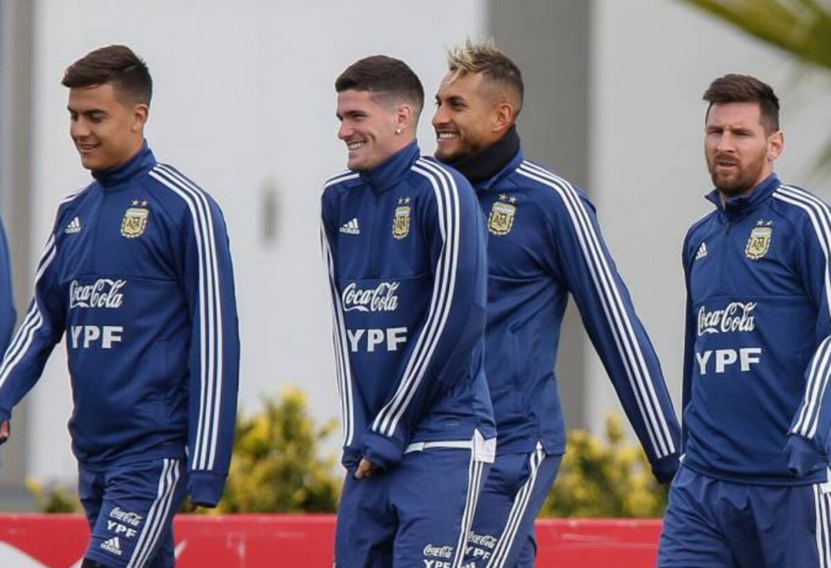 La última vez que Pereyra compartió plantel con Messi fue en 2019.