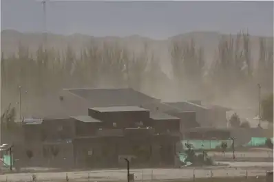 Viento Zonda, ráfagas de hasta 70 km/h y nevadas persistentes: las provincias bajo alerta amarilla este martes