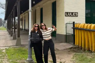 Rosario y Julieta Ortega volvieron a Lules y visitaron la casa donde creció Palito Ortega: