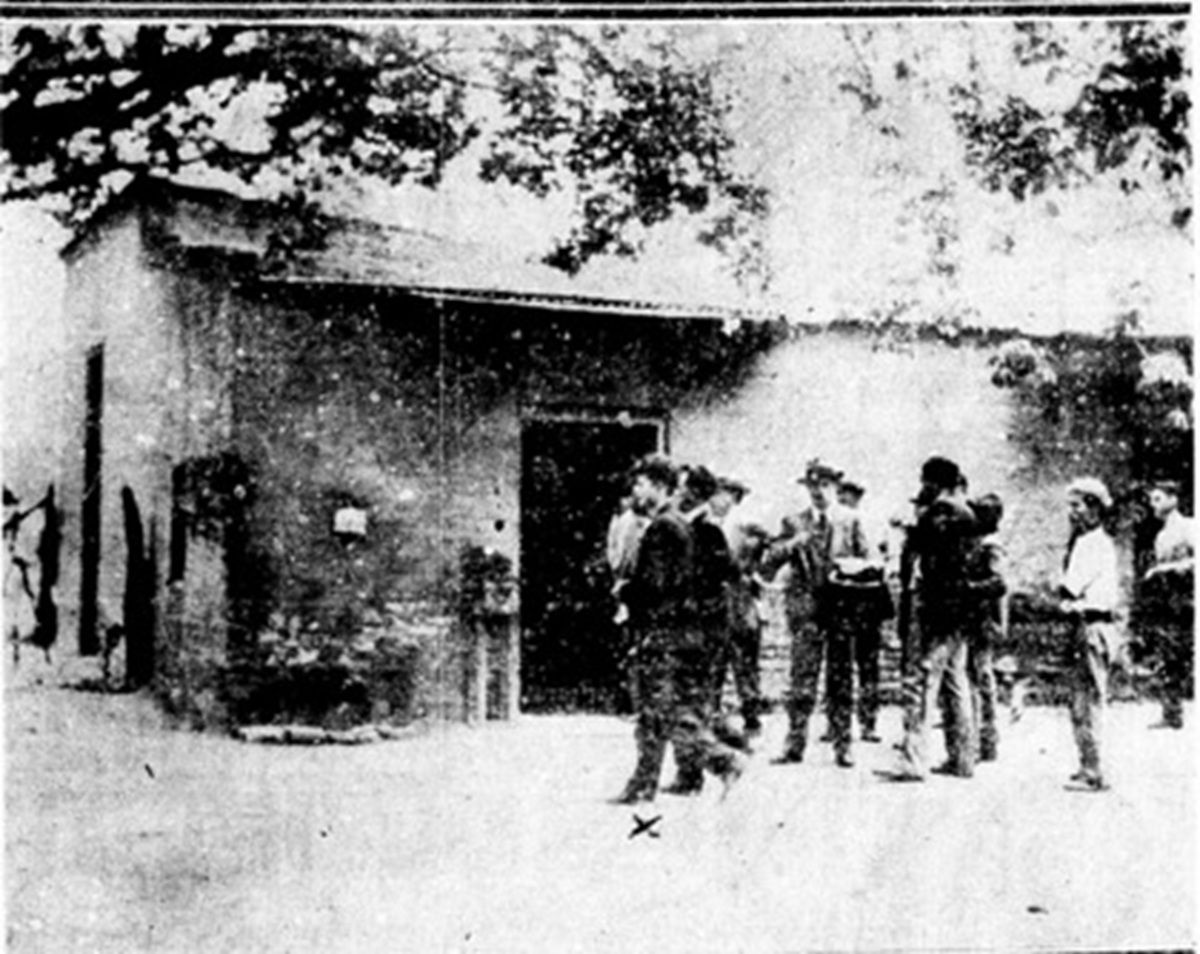 LA ESCENA DEL CRIMEN. El triple homicidio se registró en el almacén El Paraíso, que estaba ubicado camino a Tafí Viejo.