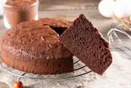 La receta viral de torta de chocolate saludable: lleva tres ingredientes y es muy fácil