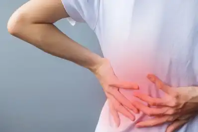 Dolor de espalda: por qué descansar demasiado puede empeorar el problema y qué ejercicios recomiendan