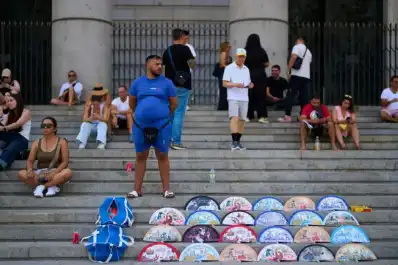 La ola de calor en Europa disparó las ventas de abanicos: el accesorio que volvió a ser tendencia