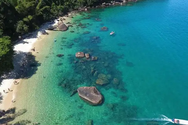 La paradisíaca isla de Brasil que solo permite 177 turistas por turno: dónde queda y cómo llegar