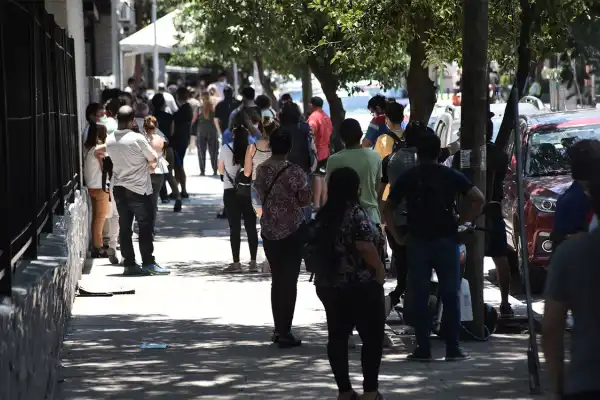 Cartas de lectores: colas sin fin en el Centro de Salud