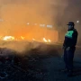 Alarma en la madrugada: se incendio en un depósito de cables en el barrio Los Pinos
