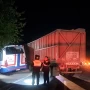 Una rastra cañera y un colectivo chocaron en Bella Vista