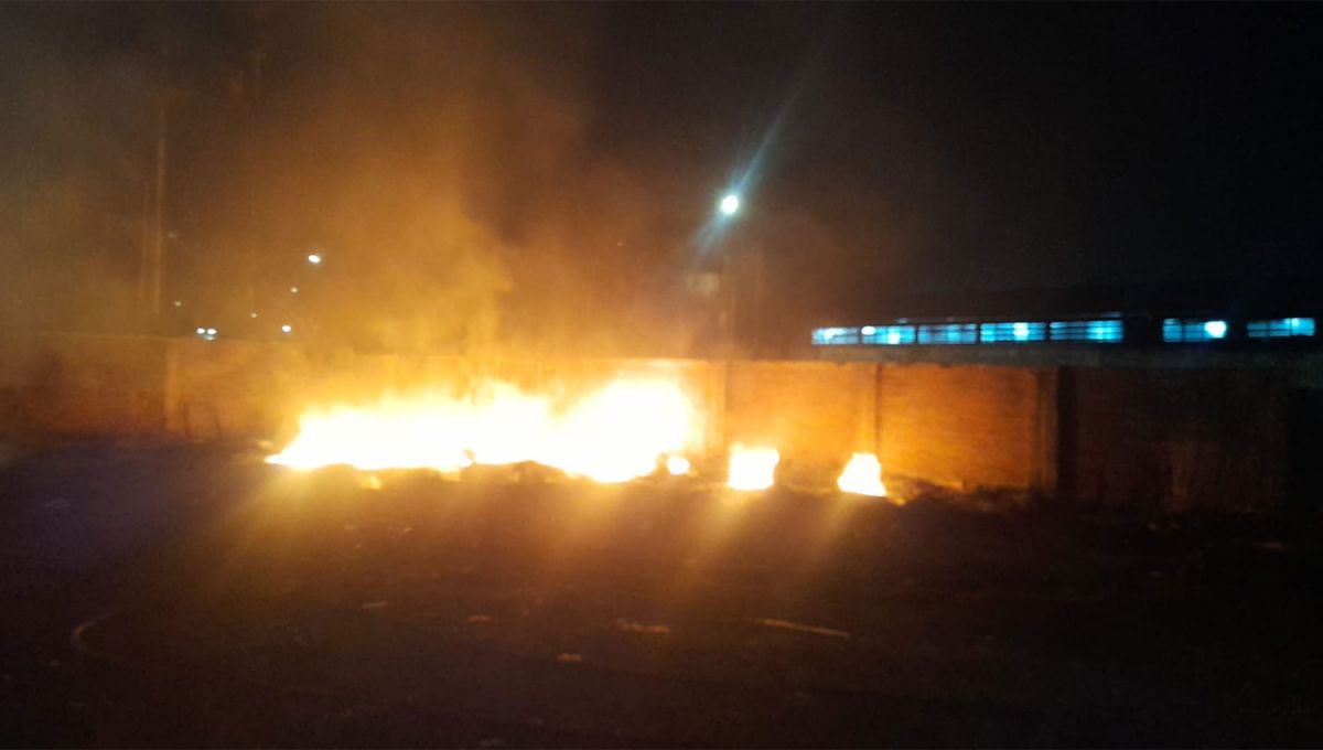 DAÑOS. Por el momento se informó que las llamas consumieron el material inflamable acumulado en el predio.