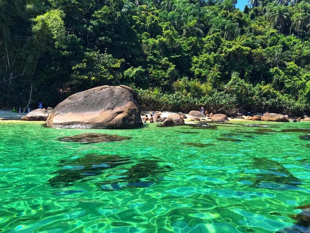Ilha das Couves, una isla de Ubatuba, Brasil, famosa por sus aguas cristalinas