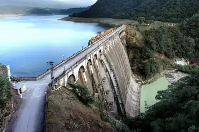 Embalse Escaba: restringen la natación y los deportes náuticos por una floración masiva de algas