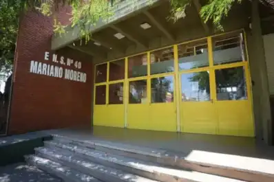 Explotó un neumático a metros de un colegio, unos estudiantes se asustaron y saltaron desde un primer piso: hay ocho heridos