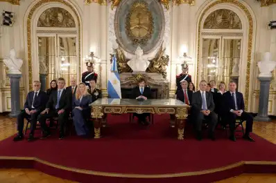 Milei anunció sanciones para petroleras que operen en Malvinas y la creación de una base naval