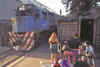 ¿Qué pasará con el asentamiento junto al nuevo Mercado? “No se trata de desalojar, sino de reubicar”