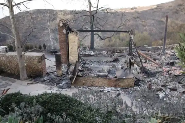 Así avanza la reconstrucción de la mansión de Mel Gibson arrasada por un incendio