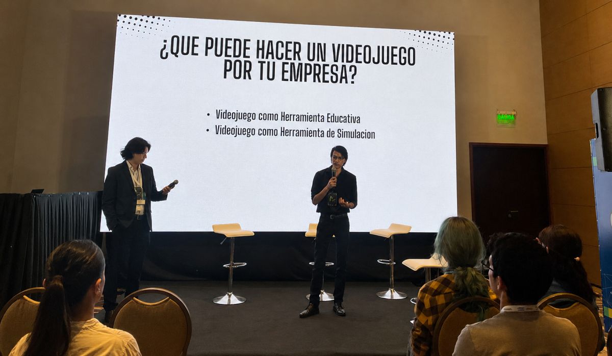 OTRA FORMA DE COMUNICAR. Lautaro y Andrés explicaron cómo los videojuegos pueden transformar una idea en una experiencia interactiva.
