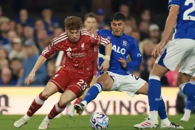 Exequiel Palacios debutó en la Premier League, pero Ipswich cayó ante Liverpool