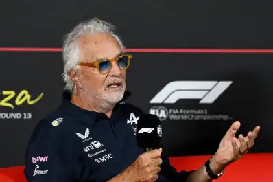 Escándalo total en la F1: Briatore acusó a McLaren de regalarle dos autos a un juez y hubo un tenso cara a cara en vivo