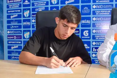 Mauro Carrizo firmó su primer contrato profesional con Atlético Tucumán